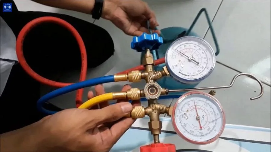 CÔNG TY TNHH ĐIỆN TỬ ĐIỆN LẠNH CNC HÀ NỘI - Trung tâm bảo dưỡng điều hòa Hà Nội 10 Kiểm tra và thay đổi gas lạnh