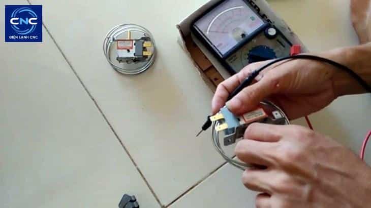 Quạt cục nóng điều hoà - Sự cố thường gặp và cách xử lý 4 dây công tắc điều hòa bị lỗi