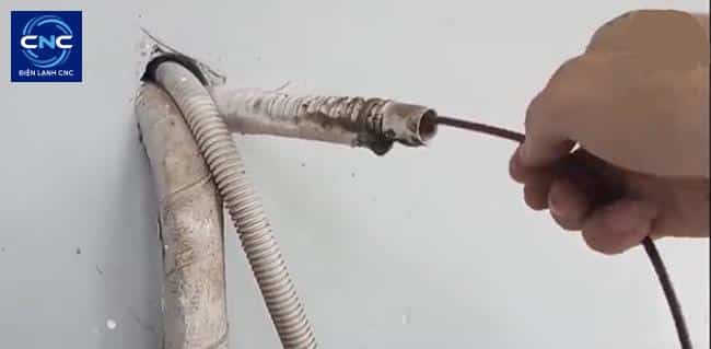 ống thoát nước điều hòa bị tắc