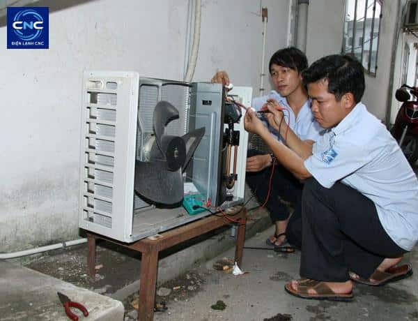 Quạt cục nóng điều hoà - Sự cố thường gặp và cách xử lý 2 quạt cục nóng điều hòa hỏng